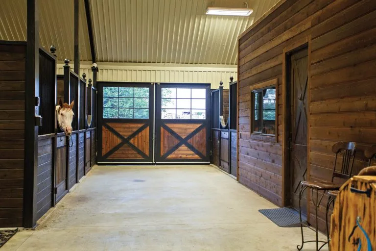 10 Boarding Barn Etiquette Mistakes to Avoid